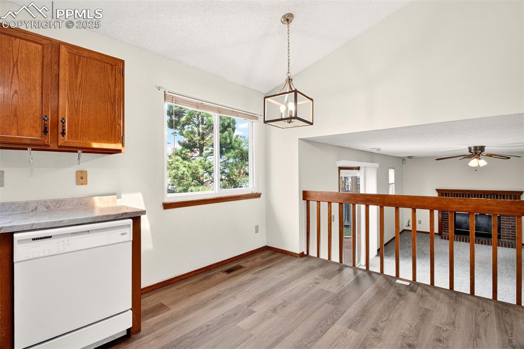 Image 9 of 30: Kitchen