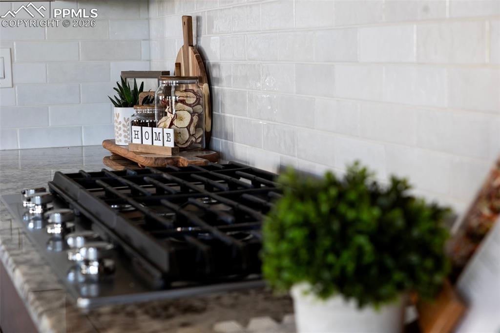 Image 17 of 50: Kitchen