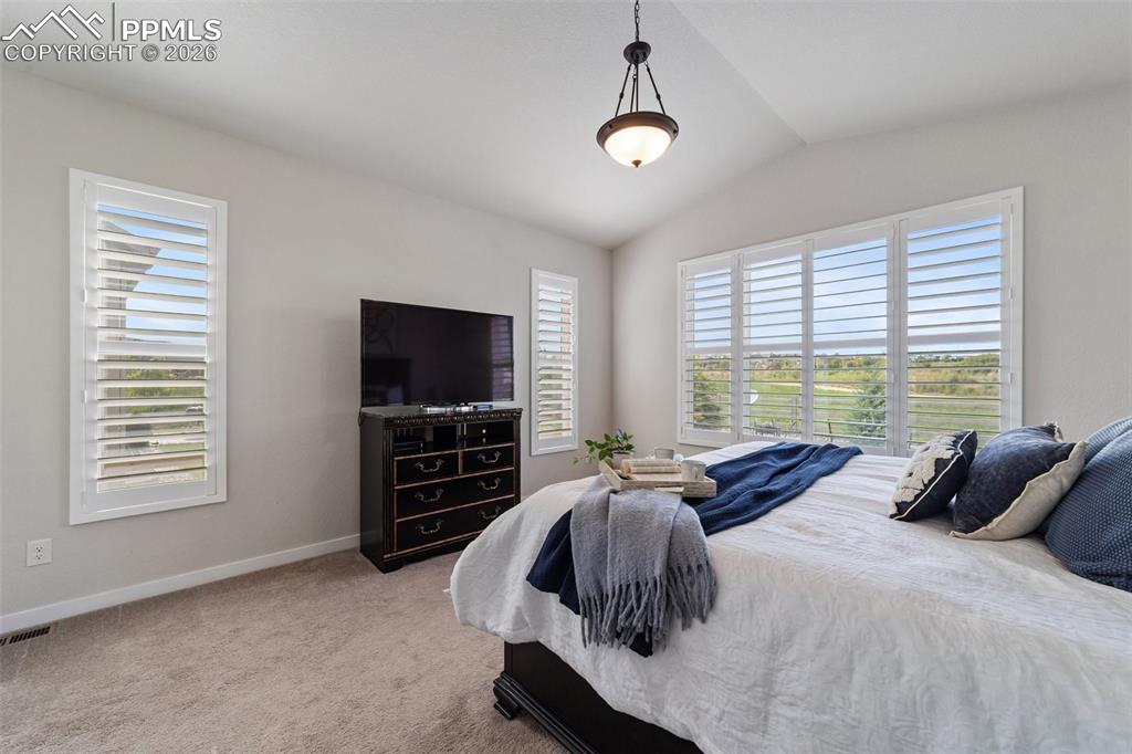 Image 22 of 50: Bedroom