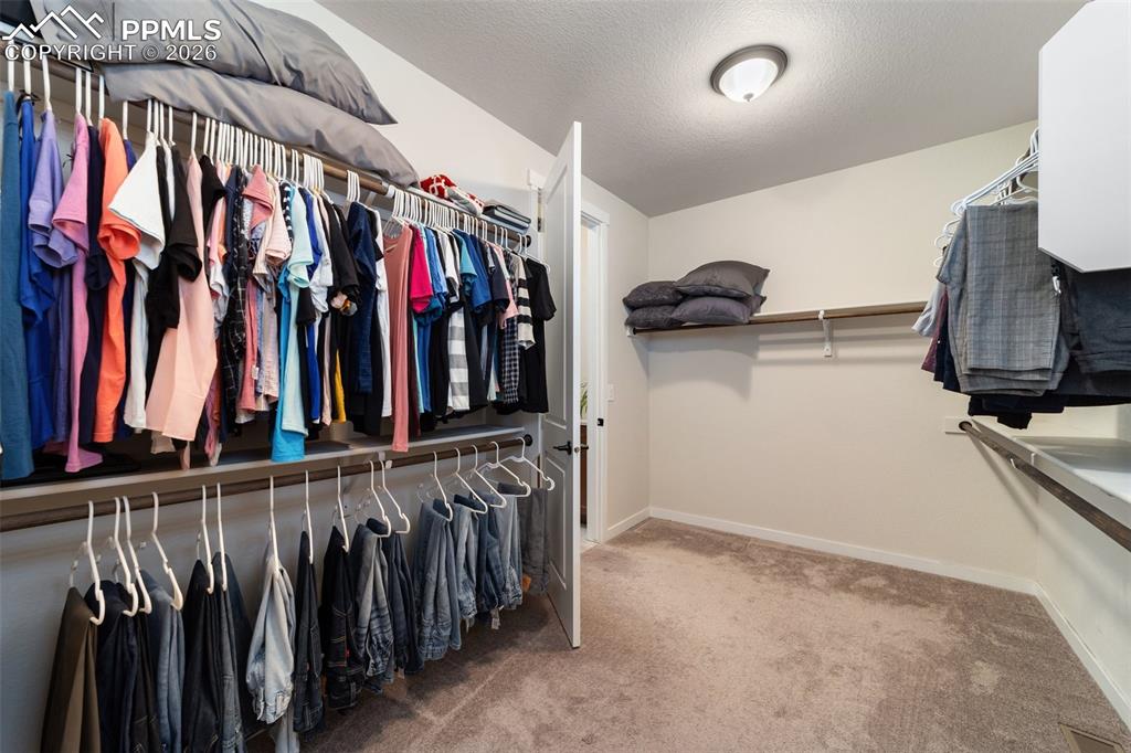 Image 29 of 50: Closet