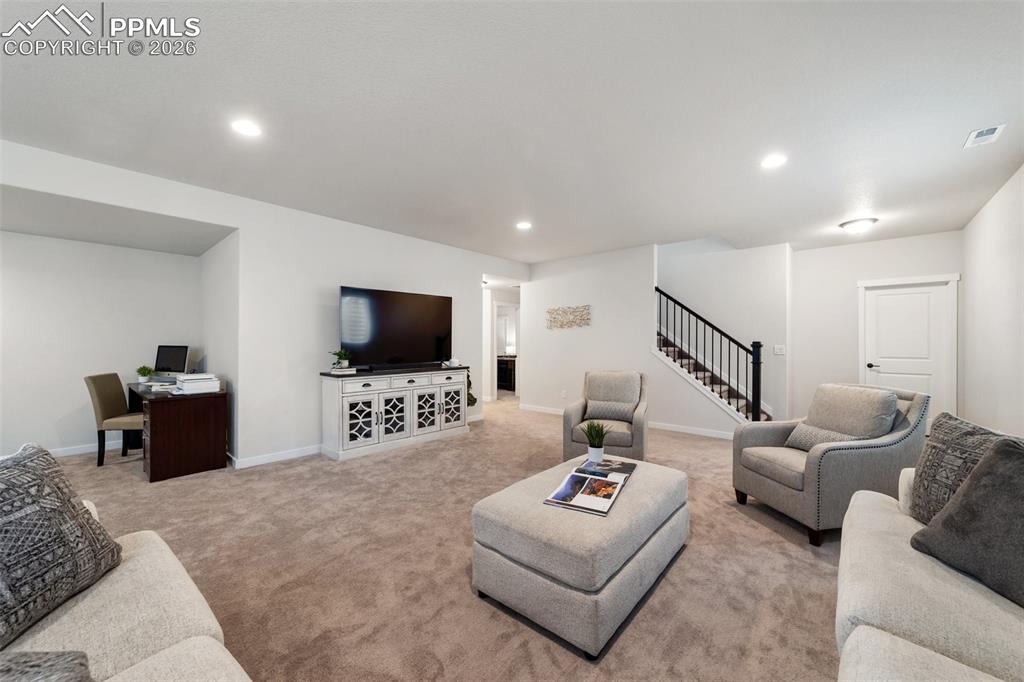 Image 33 of 50: Family Room