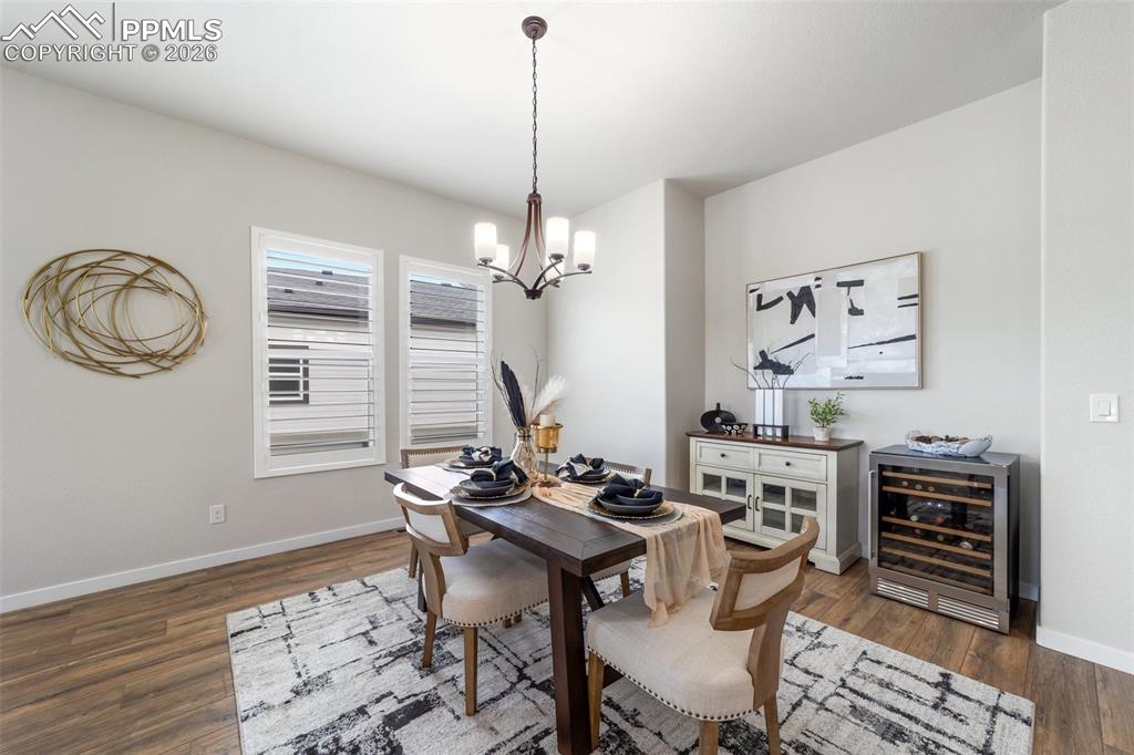 Image 8 of 50: Dining Area