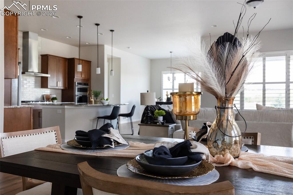 Image 9 of 50: Dining Area