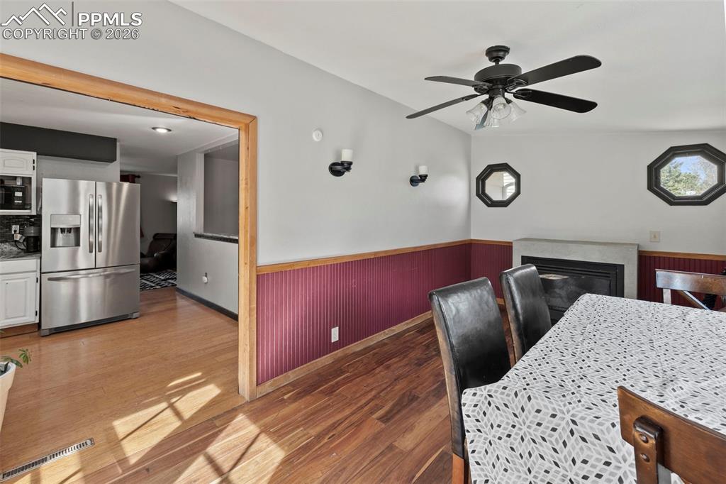 Image 11 of 45: Dining Area