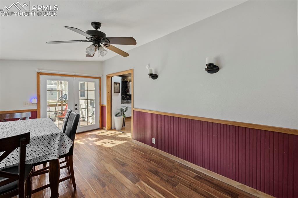 Image 13 of 45: Dining Area