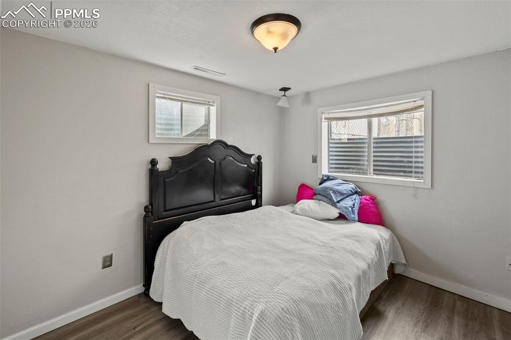 Image 26 of 45: Bedroom