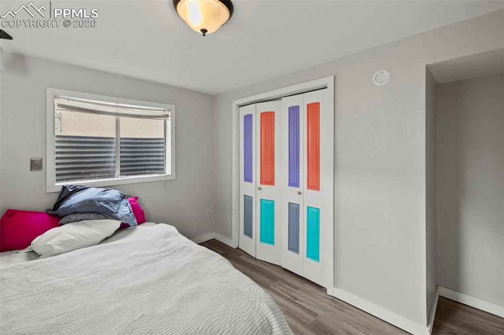 Image 27 of 45: Bedroom