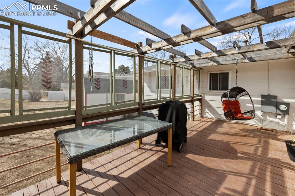 Image 31 of 45: Sun Room