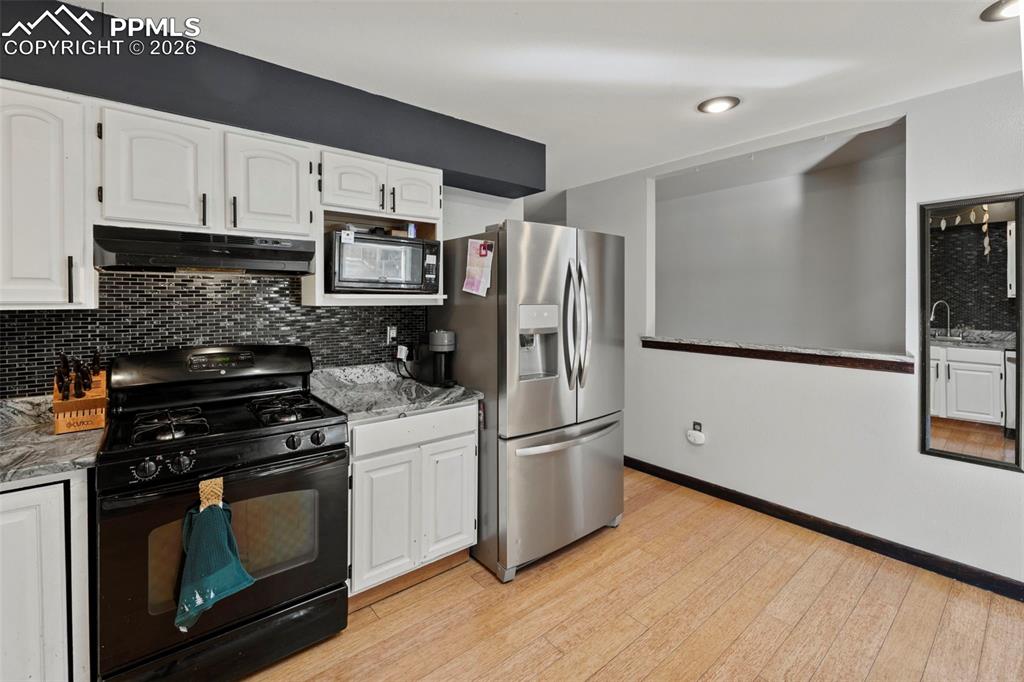 Image 8 of 45: Kitchen