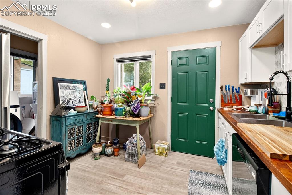 Image 10 of 37: Unit 405 1/2