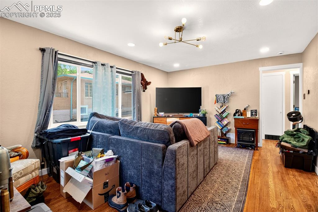 Image 24 of 37: Unit 405