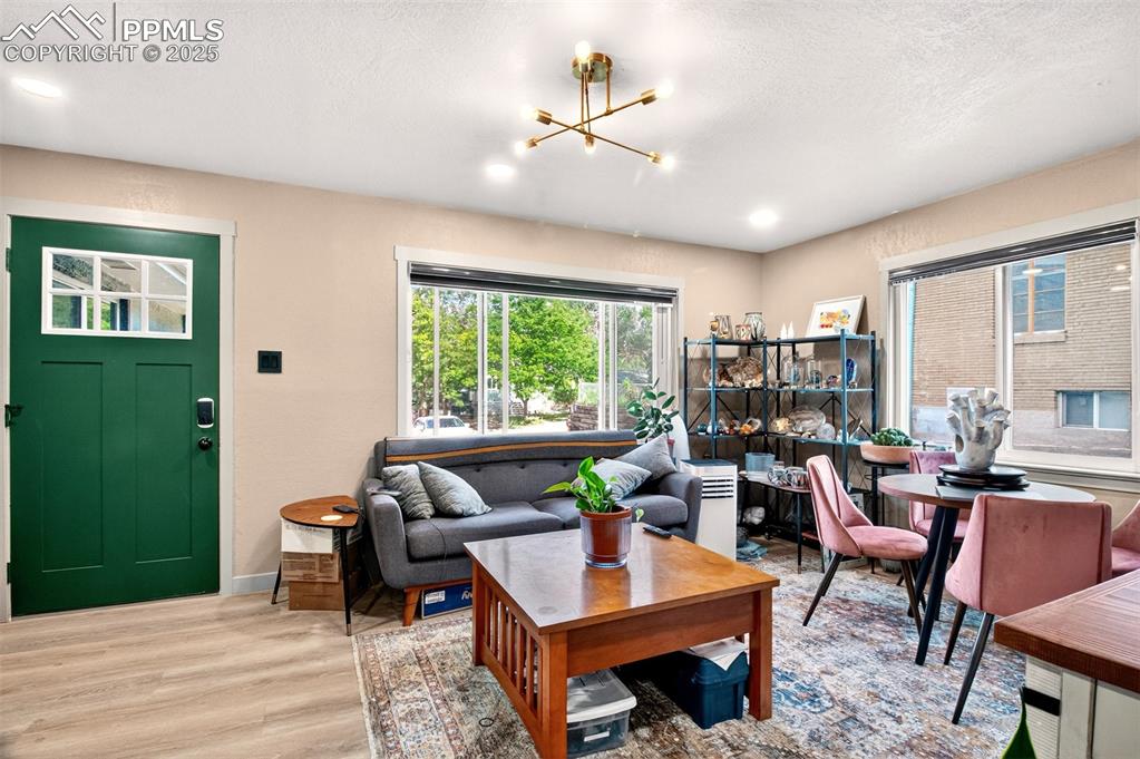 Image 6 of 37: Unit 405 1/2