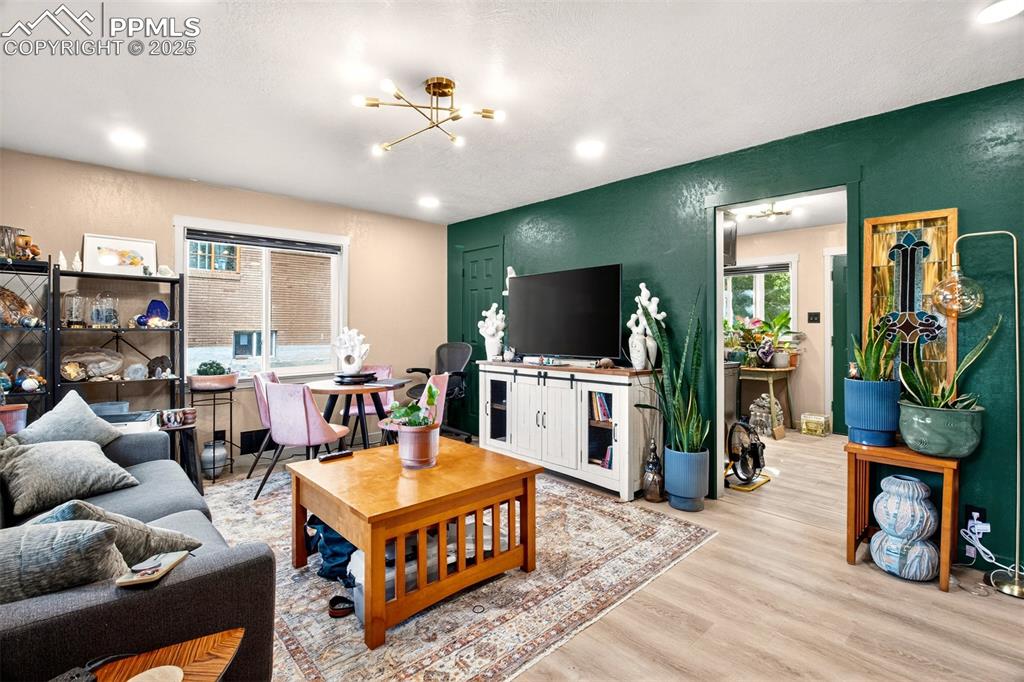 Image 7 of 37: Unit 405 1/2