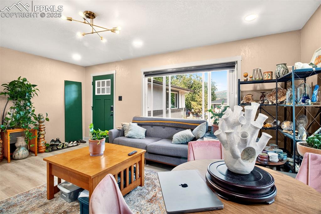 Image 8 of 37: Unit 405 1/2