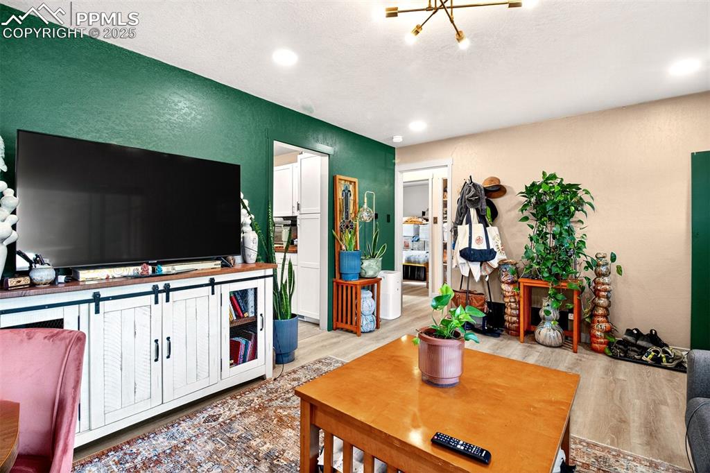 Image 9 of 37: Unit 405 1/2