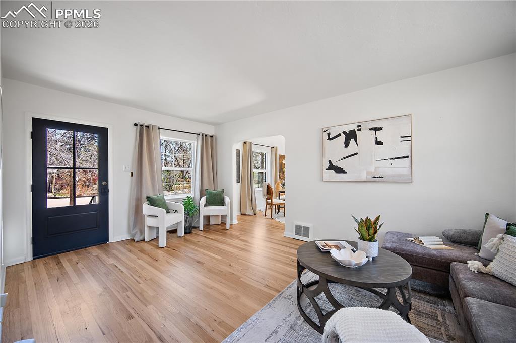 Image 10 of 50: Living Room