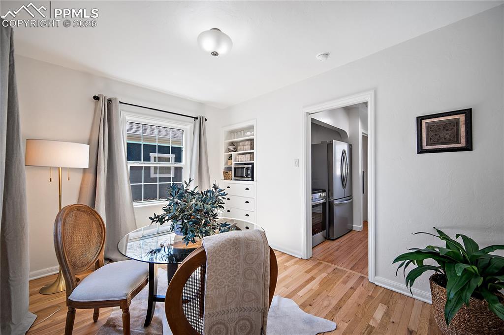 Image 13 of 50: Dining Area