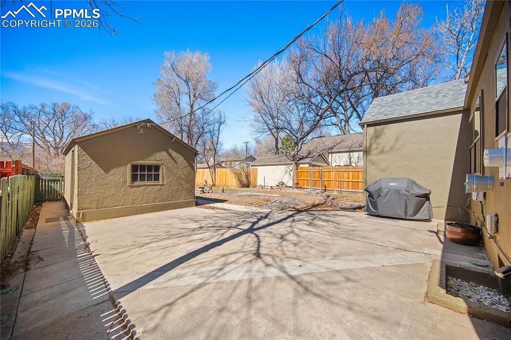 Image 35 of 50: Patio