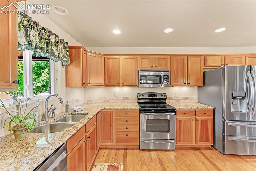 Image 11 of 47: Kitchen