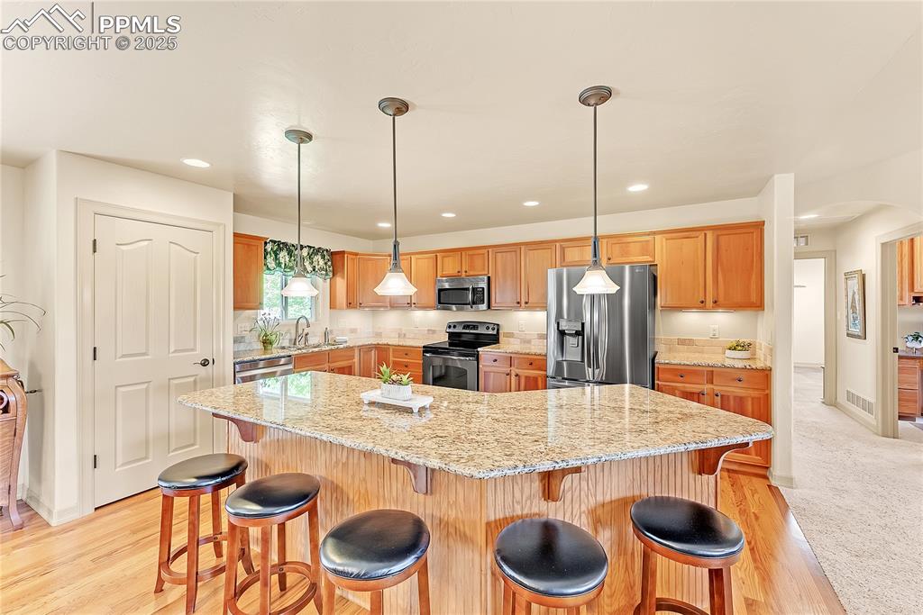 Image 12 of 47: Kitchen