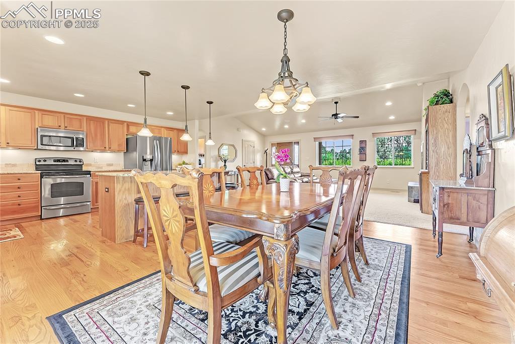 Image 14 of 47: Dining Area