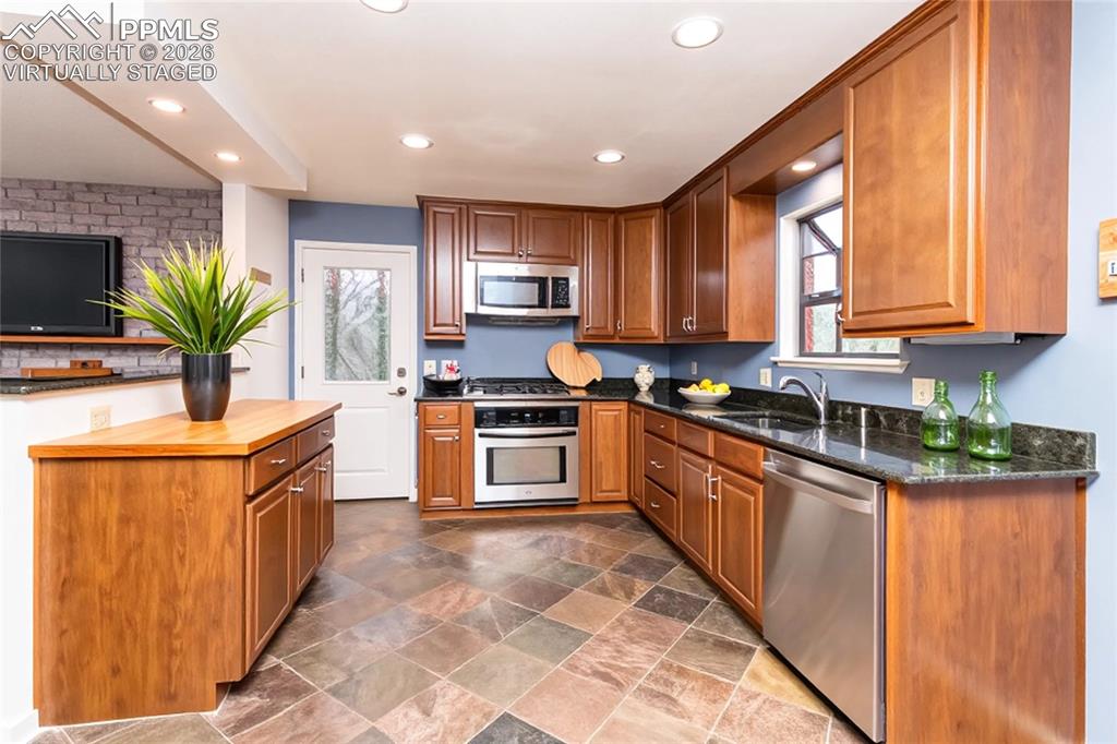 Image 14 of 50: Virtually Staged