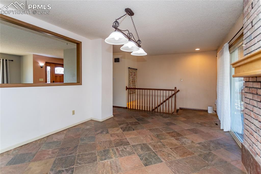 Image 21 of 50: Dining Area