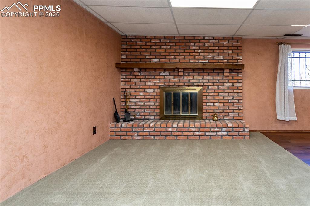 Image 35 of 50: Living Room