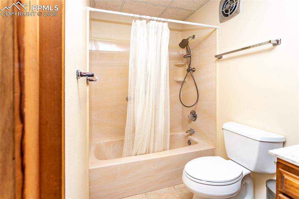 Image 39 of 50: Bathroom