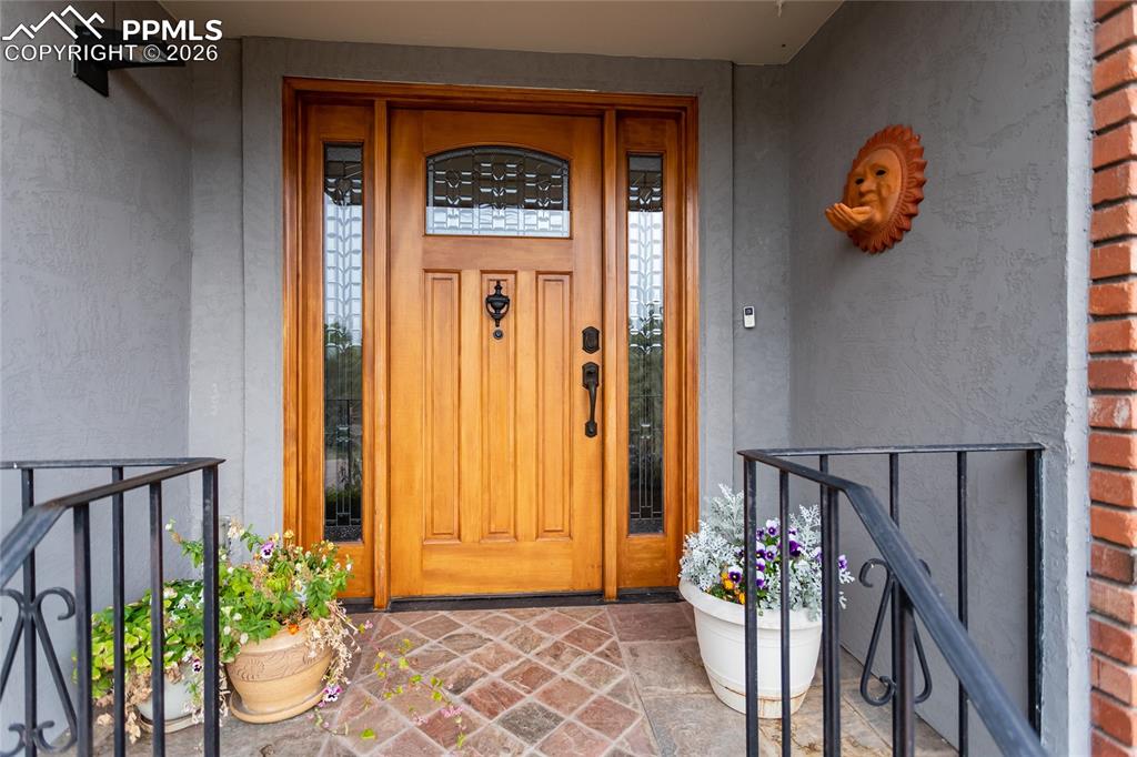 Image 4 of 50: Entry