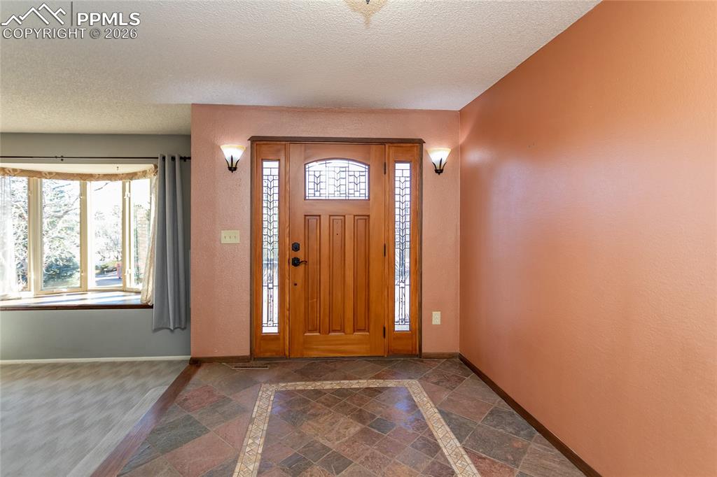 Image 6 of 50: Entry