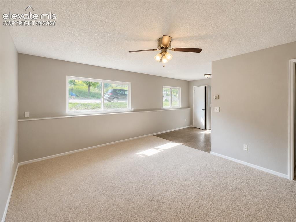 Image 2 of 9: Living Room