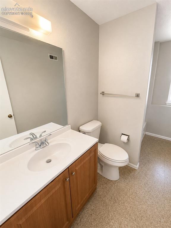 Image 6 of 9: Bathroom