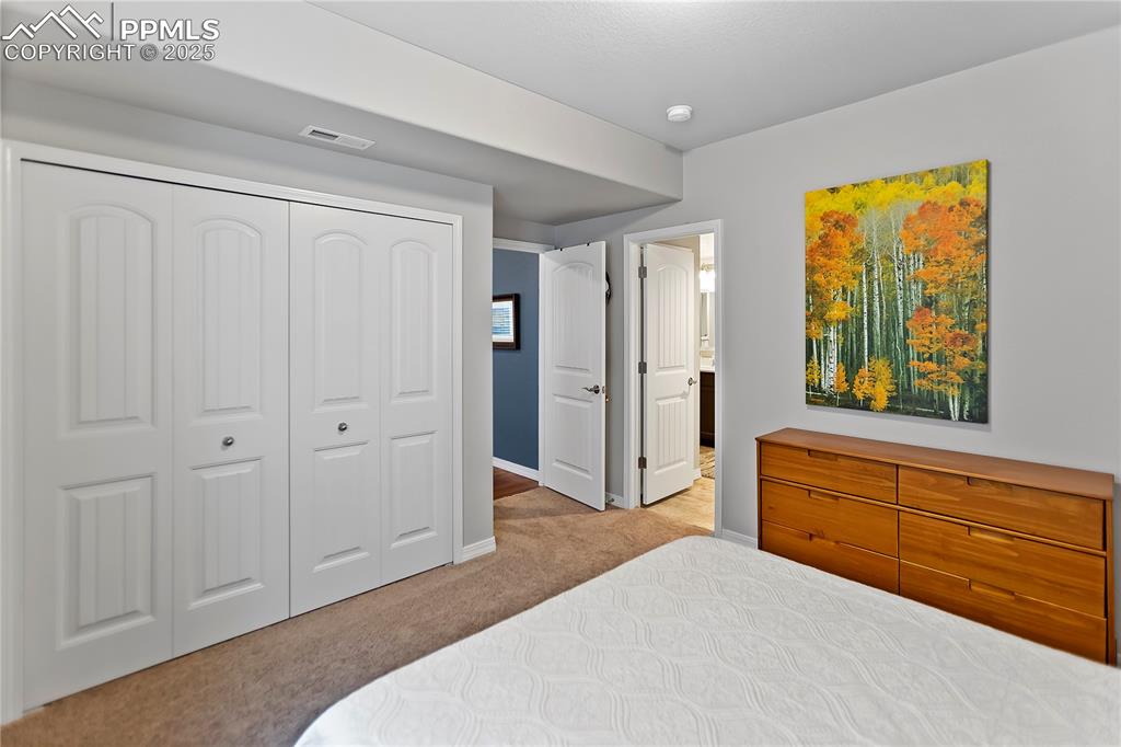 Image 10 of 36: Bedroom