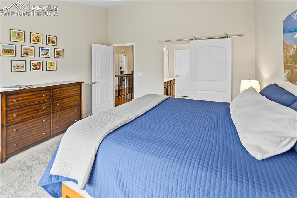 Image 19 of 36: Bedroom