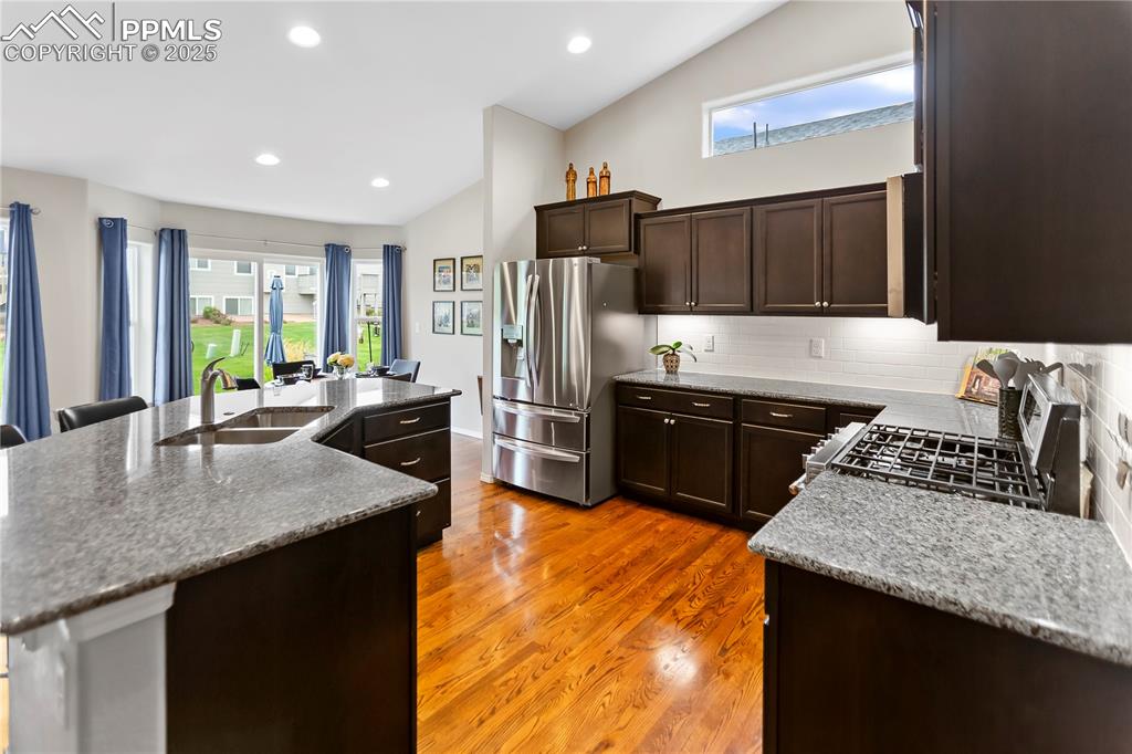 Image 26 of 36: Kitchen