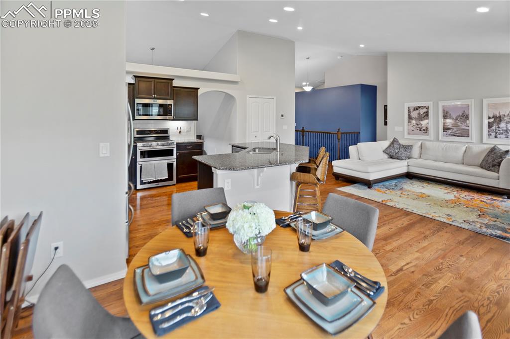 Image 3 of 36: Dining Area
