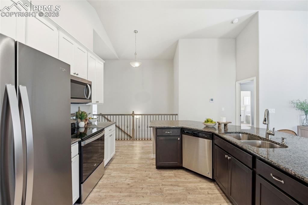 Image 11 of 49: Kitchen