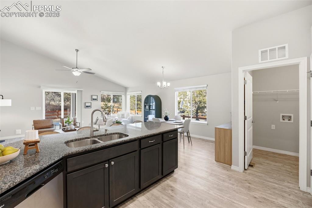 Image 13 of 49: Kitchen