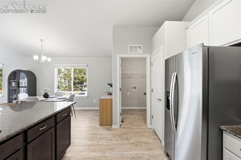 Image 14 of 49: Kitchen