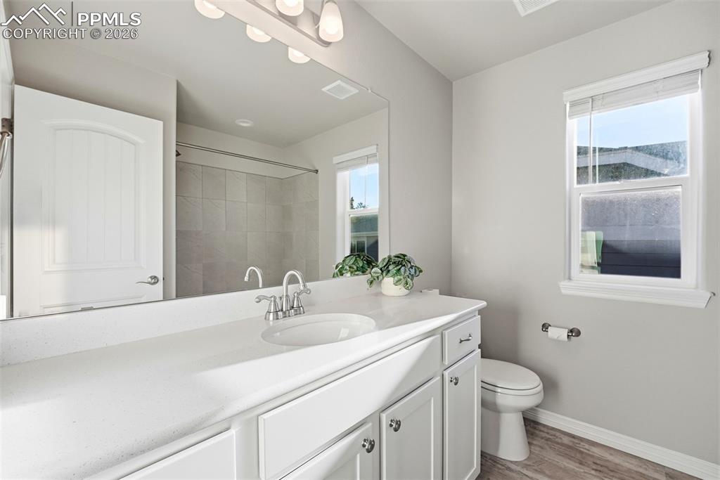 Image 30 of 49: Bathroom