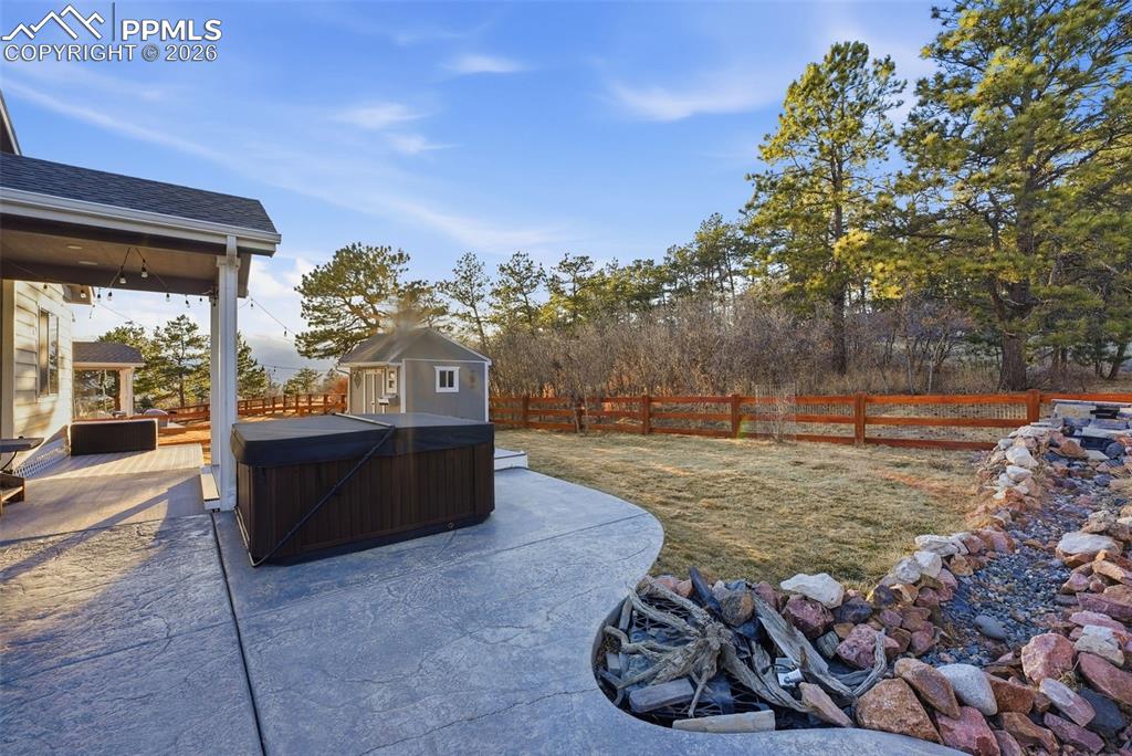 Image 43 of 49: Patio