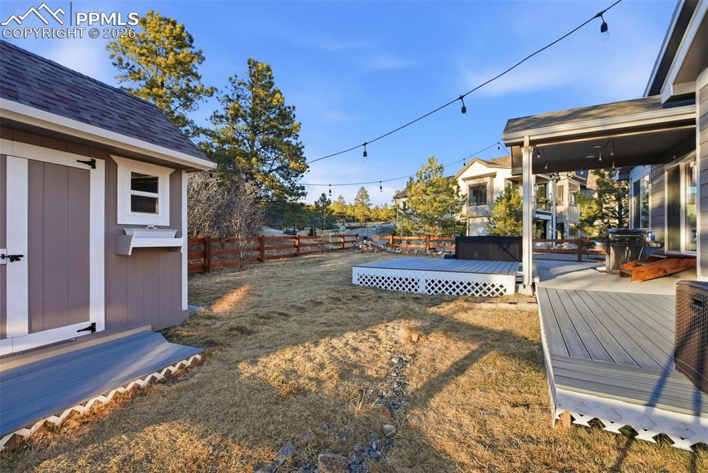 Image 45 of 49: Yard