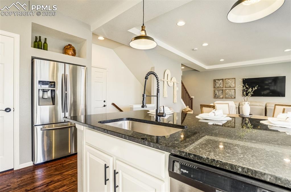 Image 10 of 43: A single-bowl sink may just be the change in your life that you need. 