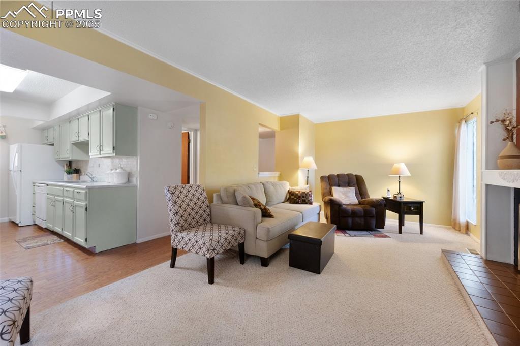 Image 8 of 40: Living Room