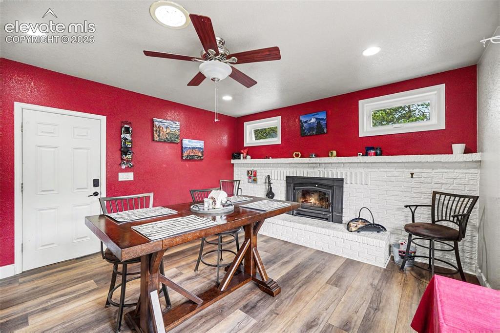 Image 11 of 50: Dining Area