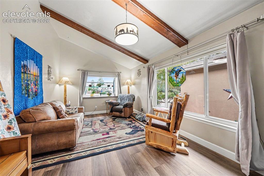 Image 8 of 50: Living Room