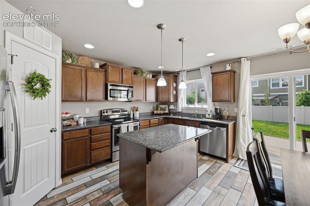 Image 10 of 31: Kitchen
