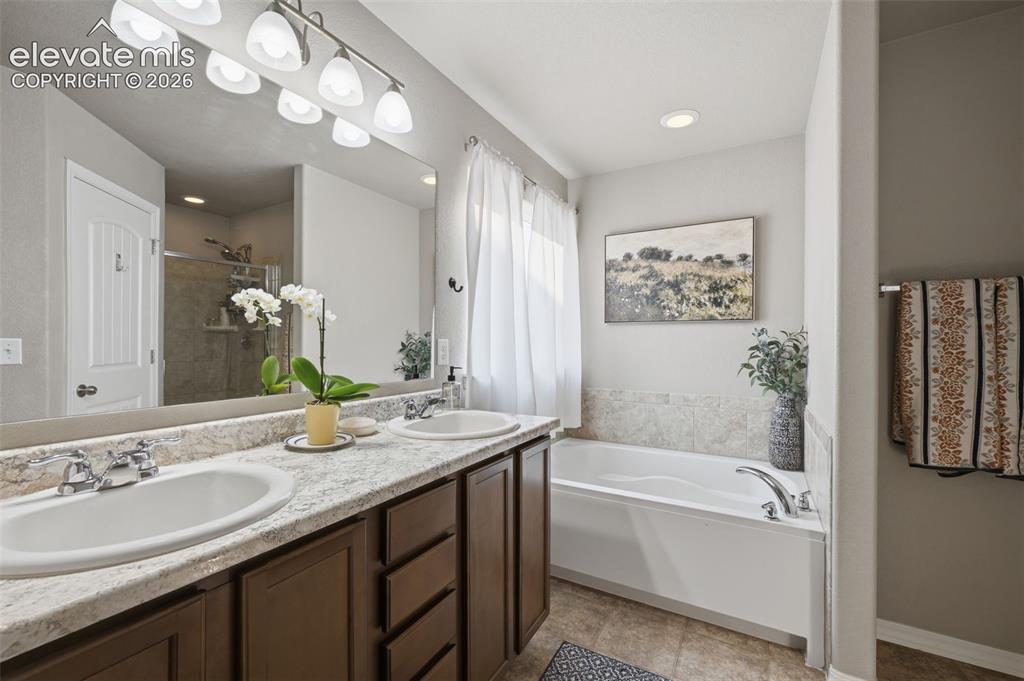 Image 18 of 31: Bathroom