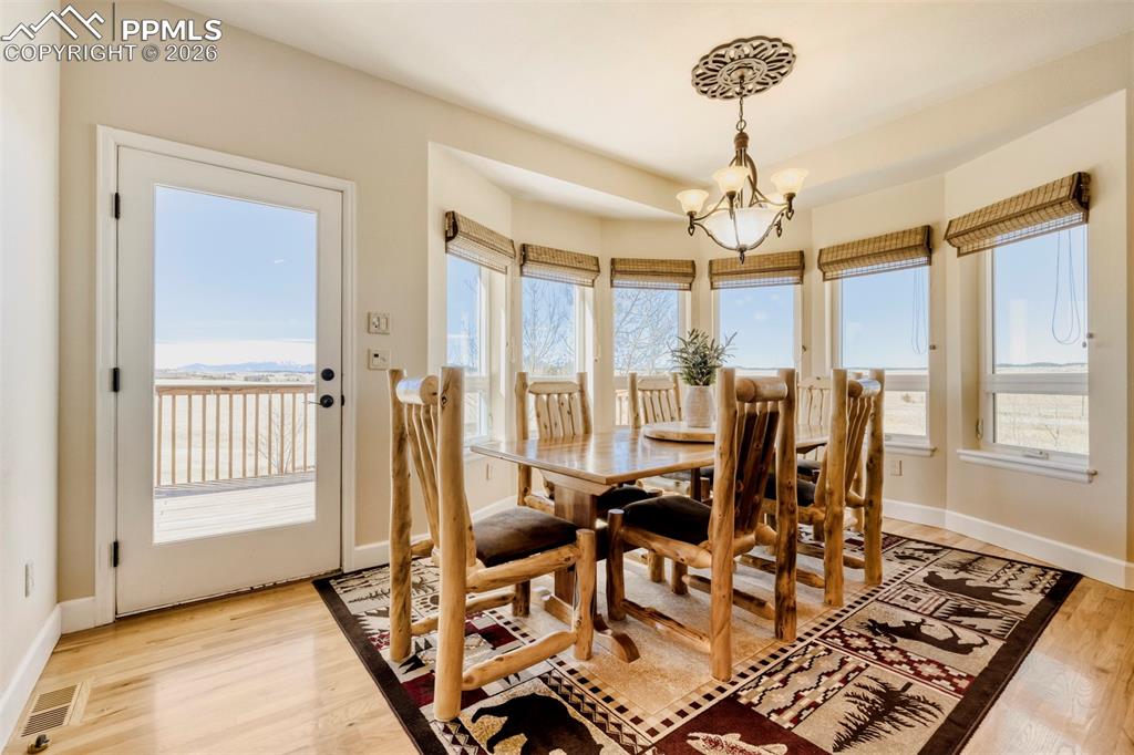 Image 13 of 42: Dining Area